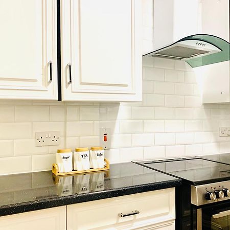 Cosy 2 Bedroom Apartment In Swiss Cottage. Londres Exterior foto