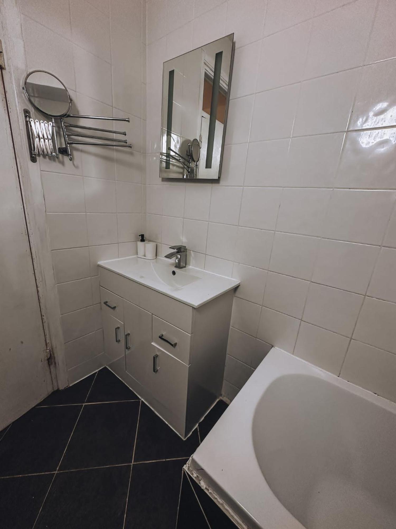 Cosy 2 Bedroom Apartment In Swiss Cottage. Londres Exterior foto